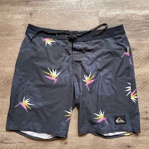 Quiksilver Highline Birds of Paradise Trunks L 34